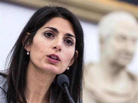 borsa raggi hermes|Roma: la borsa della sindaca Raggi non era Hermes, ma un falso .